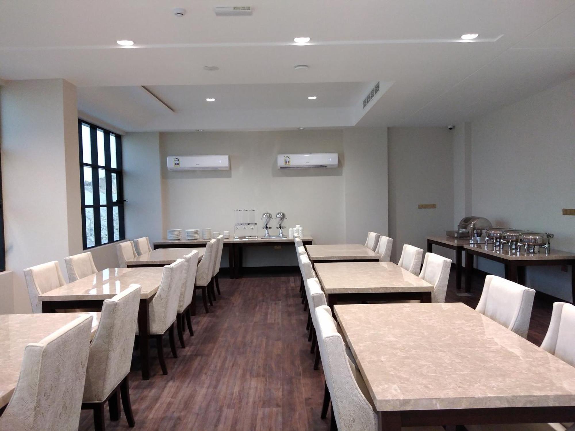 Nebula Hotel Duqm Luaran gambar